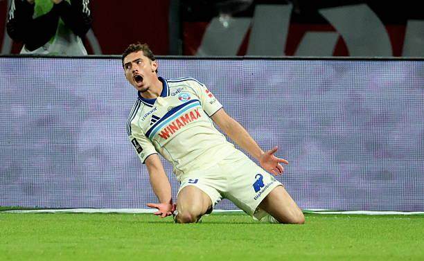 王勤伯, 帕尼凯利冷